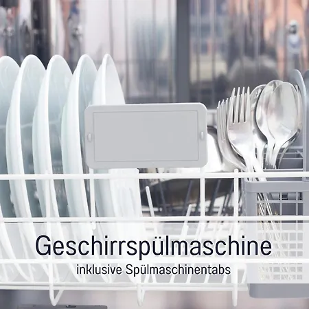Familienfreundliches Zwischen Potsdam Und Berlin Fuer 2-4 Personen - Parkplatz - Balkon - Voll Ausgestattete Kueche - Wlan - Nebelwiesen *