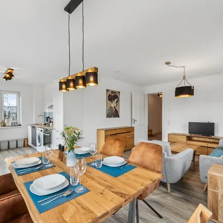 Familienfreundliches Zwischen Potsdam Und Berlin Fuer 2-4 Personen - Parkplatz - Balkon - Voll Ausgestattete Kueche - Wlan - Nebelwiesen Appartement