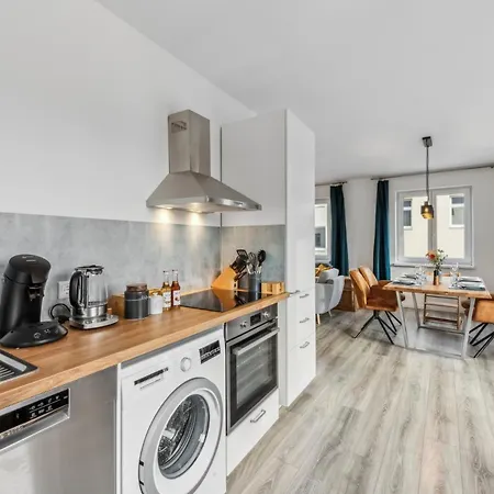 Familienfreundliches Zwischen Potsdam Und Berlin Fuer 2-4 Personen - Parkplatz - Balkon - Voll Ausgestattete Kueche - Wlan - Nebelwiesen * Stahnsdorf