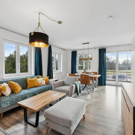 Familienfreundliches Zwischen Potsdam Und Berlin Fuer 2-4 Personen - Parkplatz - Balkon - Voll Ausgestattete Kueche - Wlan - Nebelwiesen *