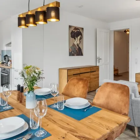 Familienfreundliches Zwischen Potsdam Und Berlin Fuer 2-4 Personen - Parkplatz - Balkon - Voll Ausgestattete Kueche - Wlan - Nebelwiesen Apartment Stahnsdorf