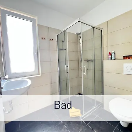 Familienfreundliches Zwischen Potsdam Und Berlin Fuer 2-4 Personen - Parkplatz - Balkon - Voll Ausgestattete Kueche - Wlan - Nebelwiesen Apartment *