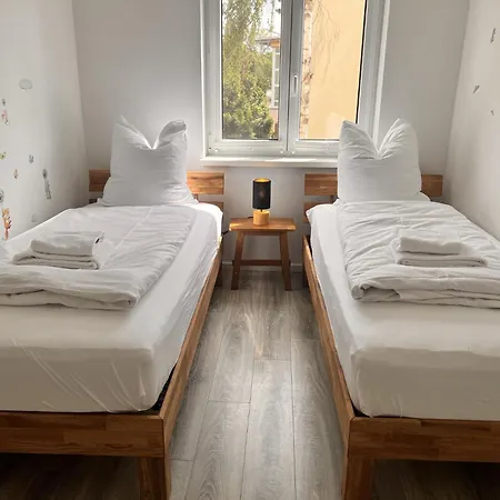Zwischen Potsdam Und Berlin - Kostenfreier Parkplatz - E-ladestation - Balkon - Voll Ausgestattete Kueche - Waschmaschine - Wlan - Nebelwiesen Appartement Stahnsdorf