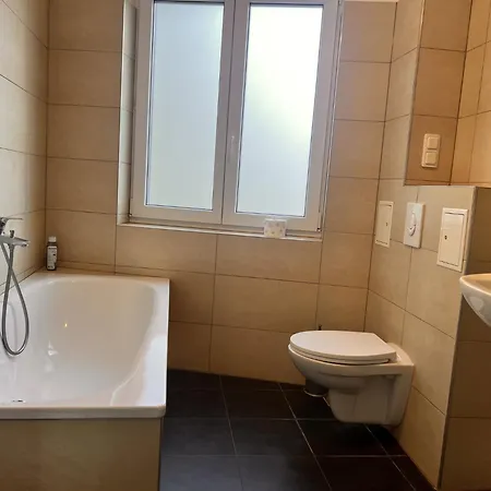 Apartment Zwischen Potsdam Und Berlin - Kostenfreier Parkplatz - E-ladestation - Balkon - Voll Ausgestattete Kueche - Waschmaschine - Wlan - Nebelwiesen *