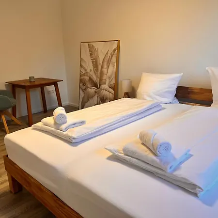 Zwischen Potsdam Und Berlin - Kostenfreier Parkplatz - E-ladestation - Balkon - Voll Ausgestattete Kueche - Waschmaschine - Wlan - Nebelwiesen Apartment Stahnsdorf