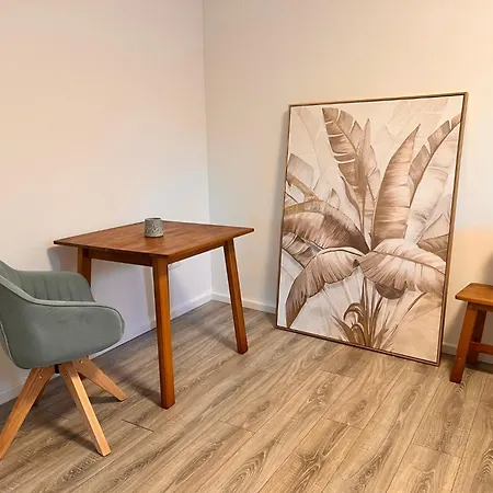 Zwischen Potsdam Und Berlin - Kostenfreier Parkplatz - E-ladestation - Balkon - Voll Ausgestattete Kueche - Waschmaschine - Wlan - Nebelwiesen Apartment *