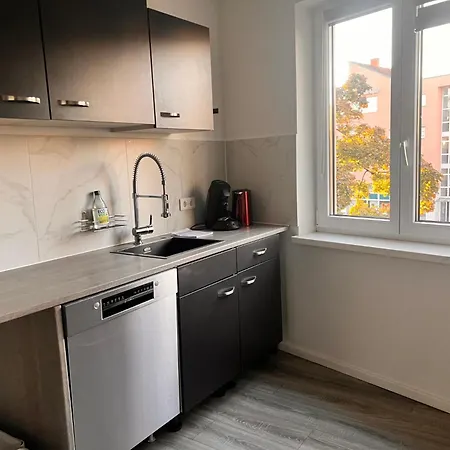 Zwischen Potsdam Und Berlin - Kostenfreier Parkplatz - E-ladestation - Balkon - Voll Ausgestattete Kueche - Waschmaschine - Wlan - Nebelwiesen *
