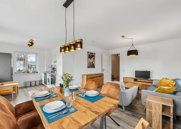 Familienfreundliches Zwischen Potsdam Und Berlin Fuer 2-4 Personen - Parkplatz - Balkon - Voll Ausgestattete Kueche - Wlan - Nebelwiesen Apartment