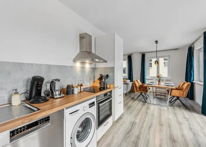 Familienfreundliches Zwischen Potsdam Und Berlin Fuer 2-4 Personen - Parkplatz - Balkon - Voll Ausgestattete Kueche - Wlan - Nebelwiesen * Stahnsdorf