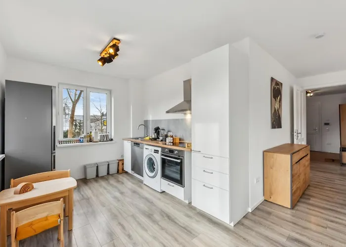 Familienfreundliches Zwischen Potsdam Und Berlin Fuer 2-4 Personen - Parkplatz - Balkon - Voll Ausgestattete Kueche - Wlan - Nebelwiesen Apartment *