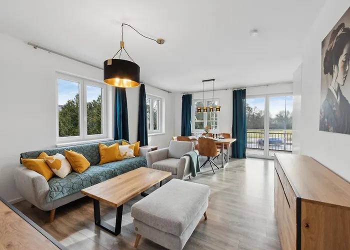 Familienfreundliches Zwischen Potsdam Und Berlin Fuer 2-4 Personen - Parkplatz - Balkon - Voll Ausgestattete Kueche - Wlan - Nebelwiesen *