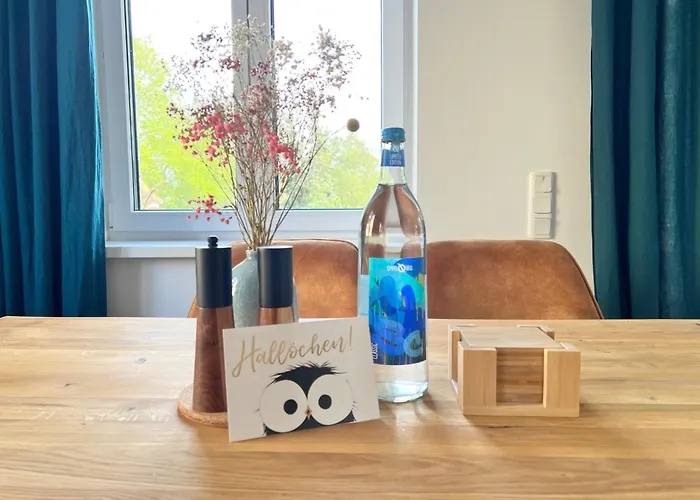 Familienfreundliches Zwischen Potsdam Und Berlin Fuer 2-4 Personen - Parkplatz - Balkon - Voll Ausgestattete Kueche - Wlan - Nebelwiesen *